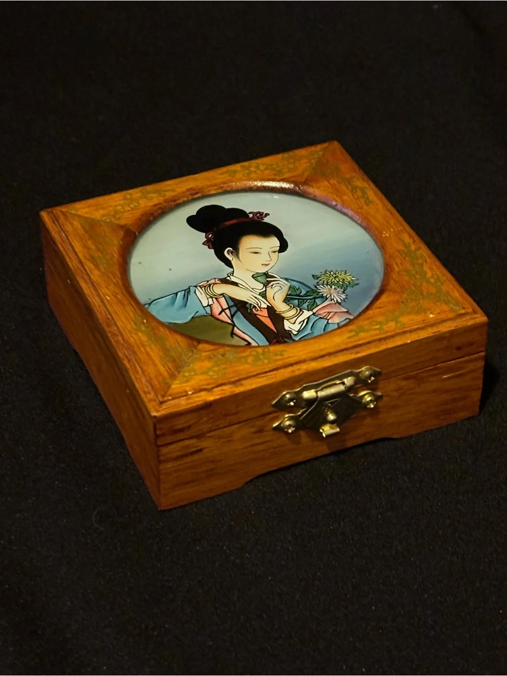 Vintage Hinged Wooden Japanese Lady Trinket Box